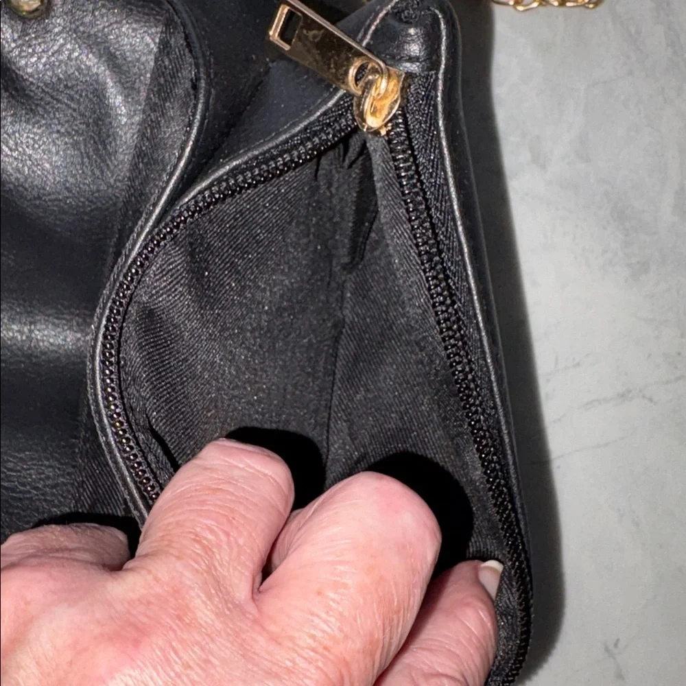 Boutique Vegan Leather bow detail bag clutch Crossbody bag/gold tone chain EUC